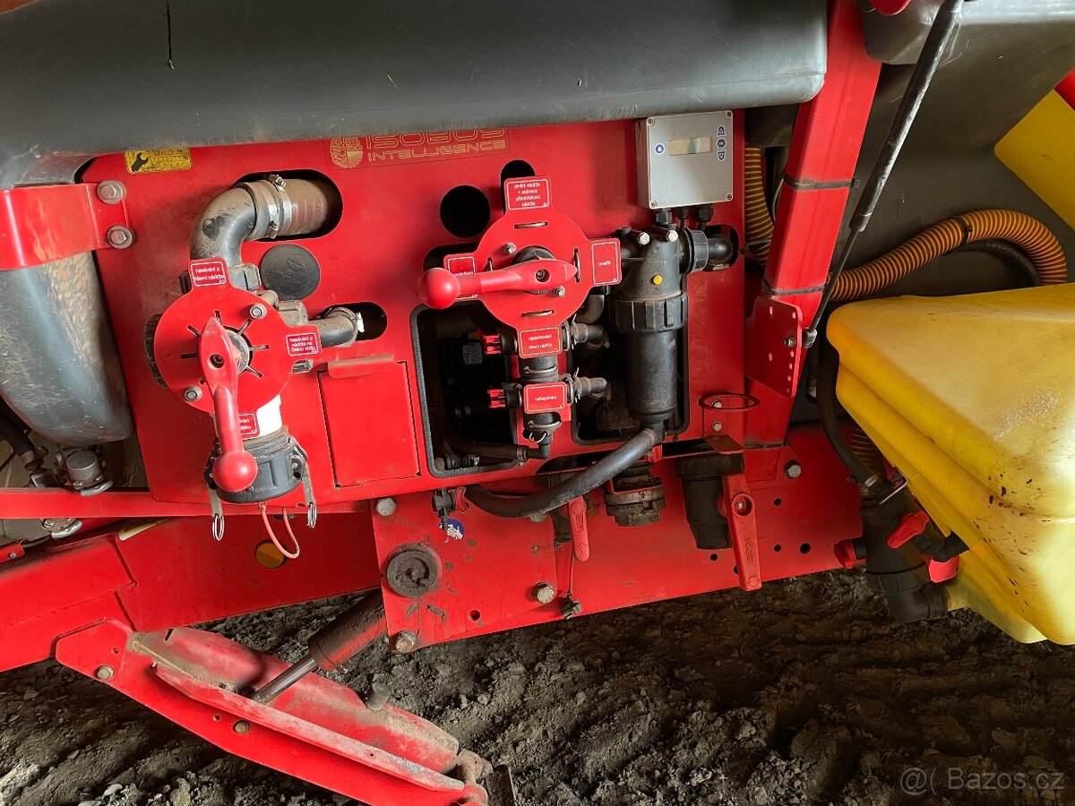 Prodáme tažený postřikovač KVERNELAND - 9