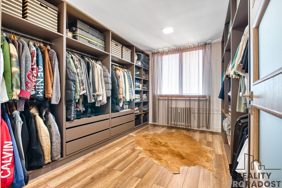 Prodej stylového bytu 3+1 se zasklenou lodžií na ul Horymíro - 9