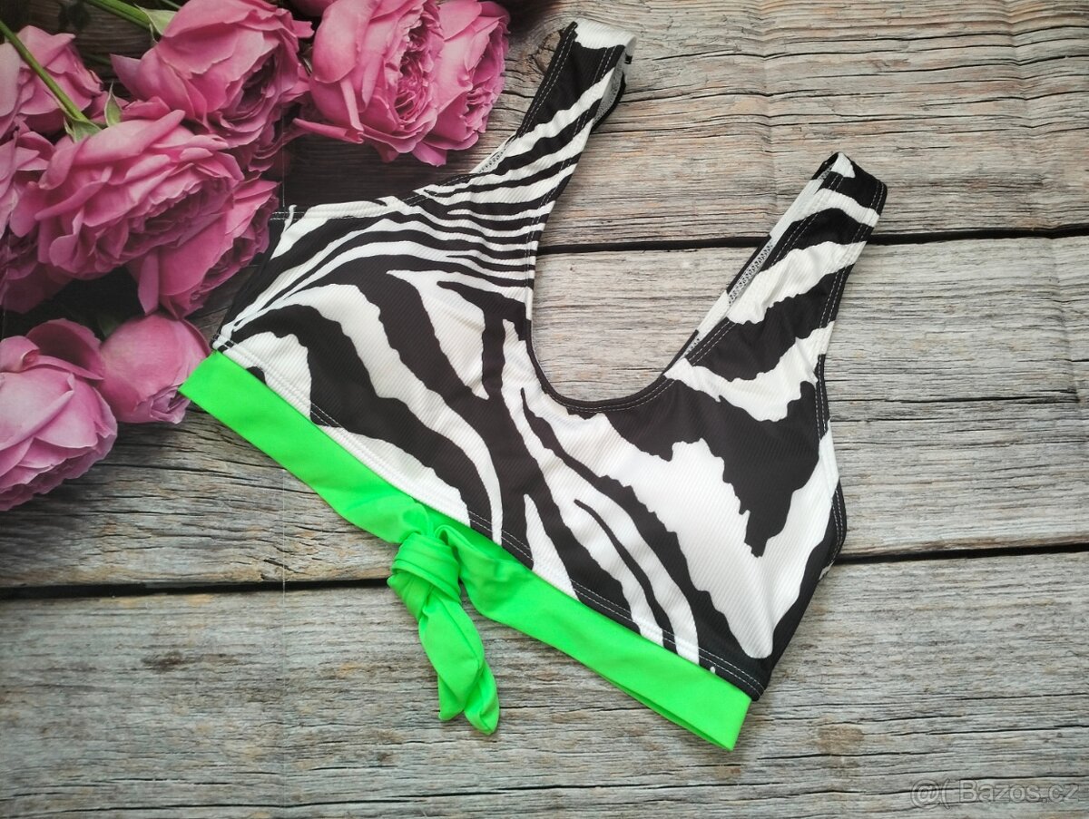 Dámské černobílé plavky s zeleným vázáním - 9
