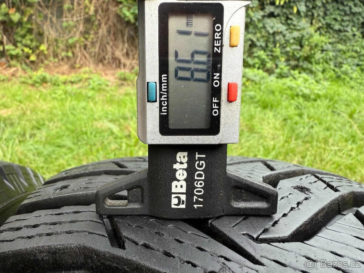 2x Zimní pneu Kumho WinterCraft Ice WI31+ - 215/65 R16 - 95% - 9