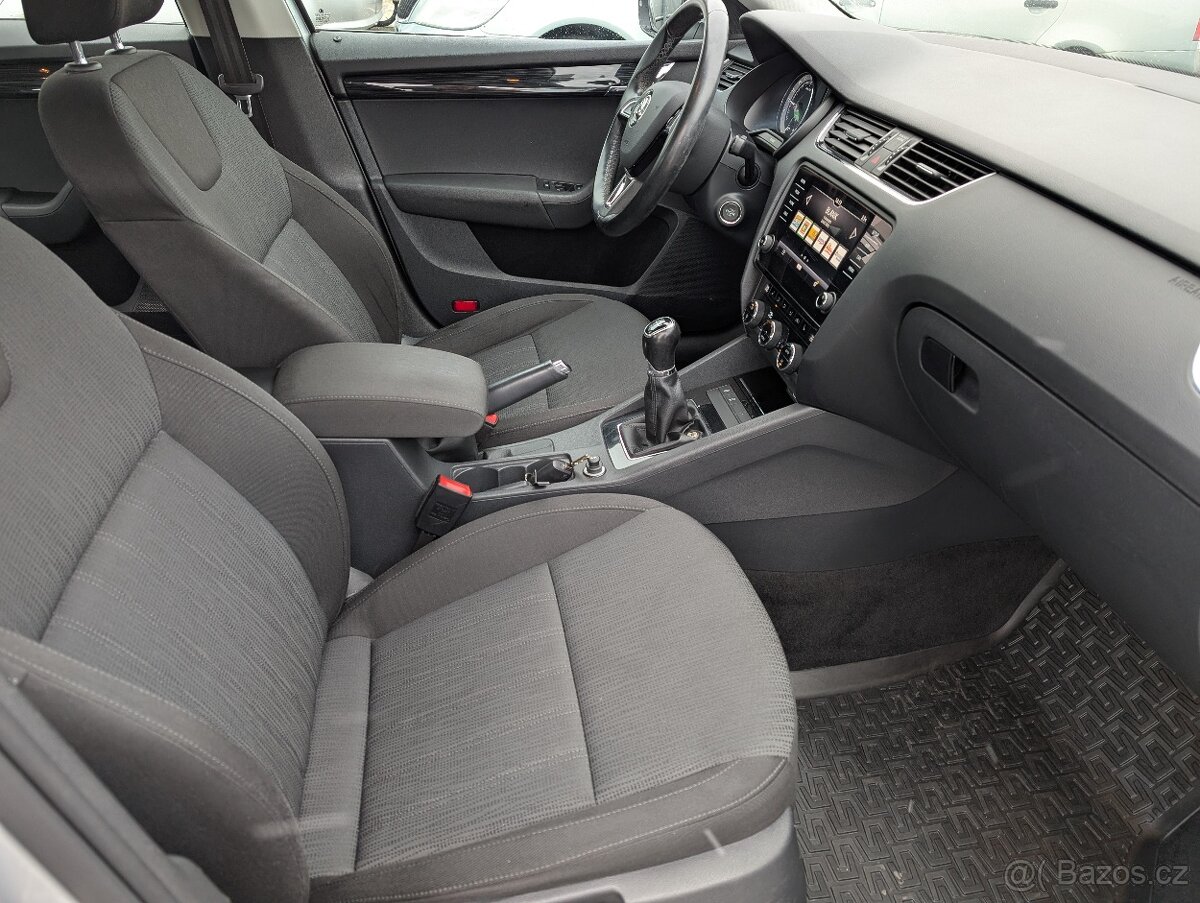 FORD FOCUS COMBI 1.6i 74kW 2010 JEN 125TKM - 9