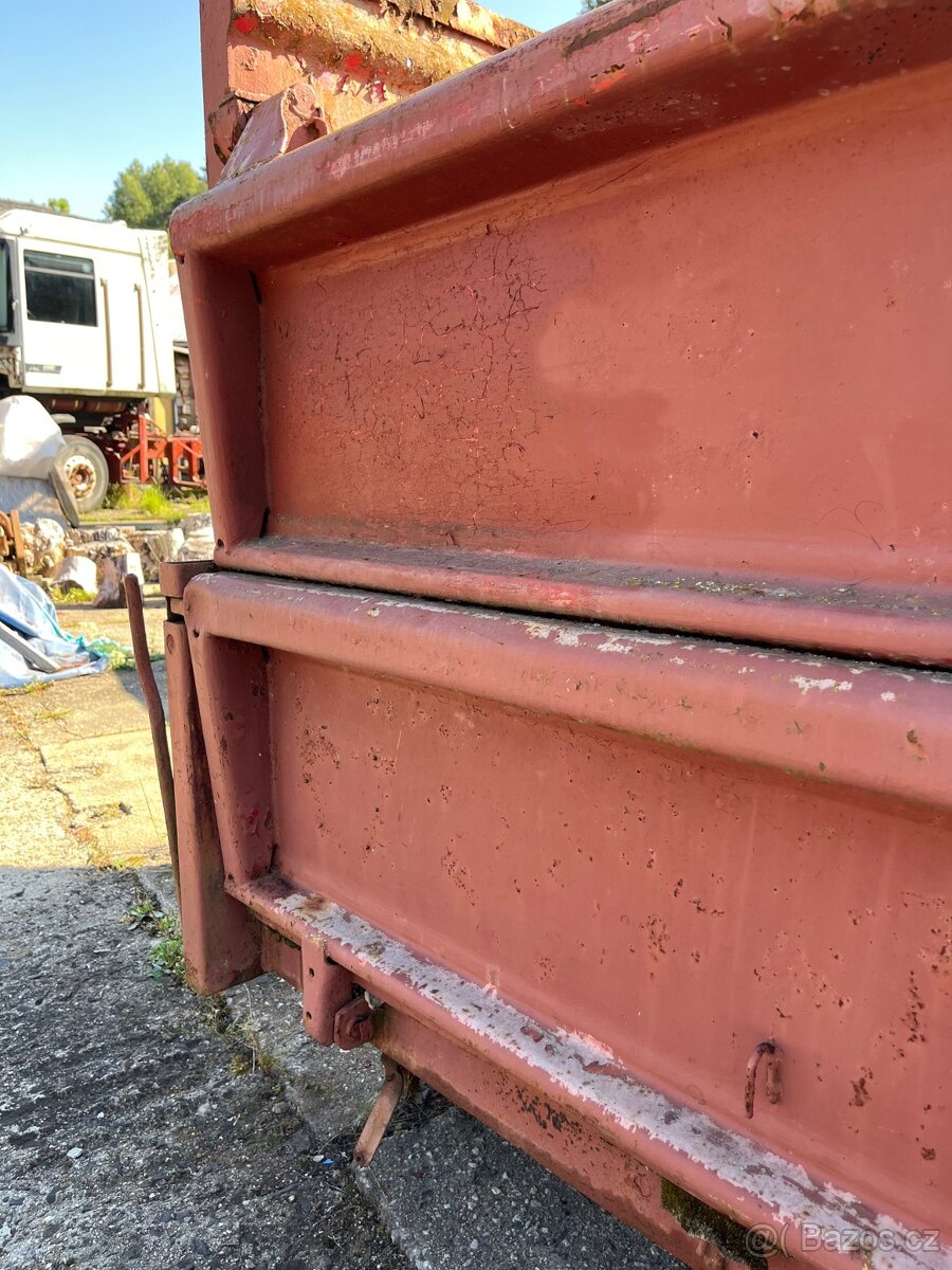 sklápěcí korba T815 - 9
