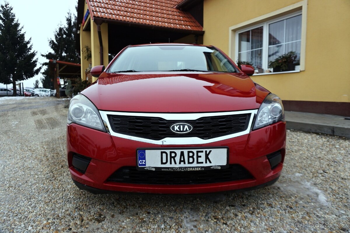 Kia Ceed 1,4 16V 66 kW 2010 HATCHBACK - 9