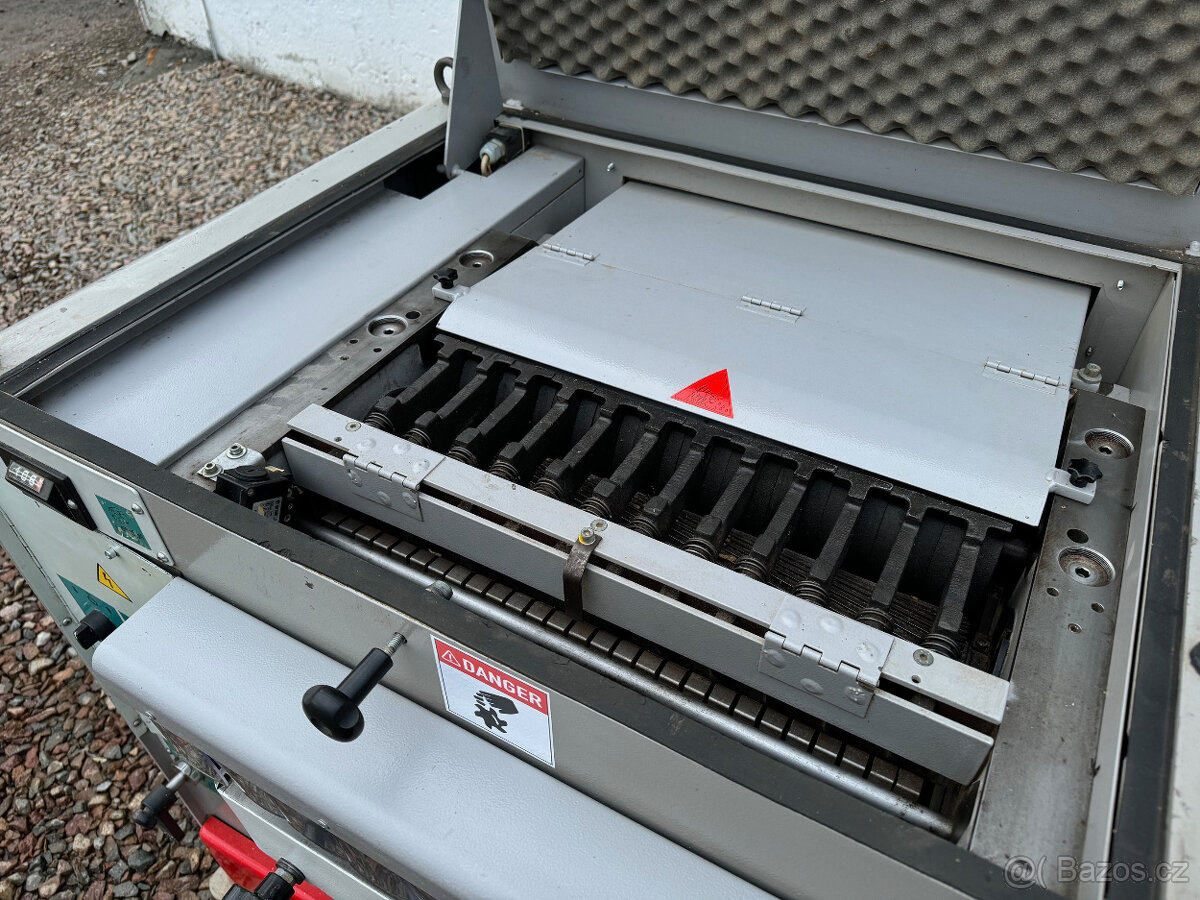 Protahovačka tloušťkovací frézka CASADEI R51 - 9