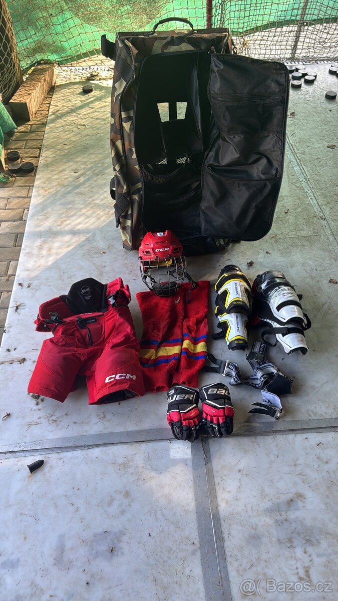 Hokejová výstroj CCM - 9