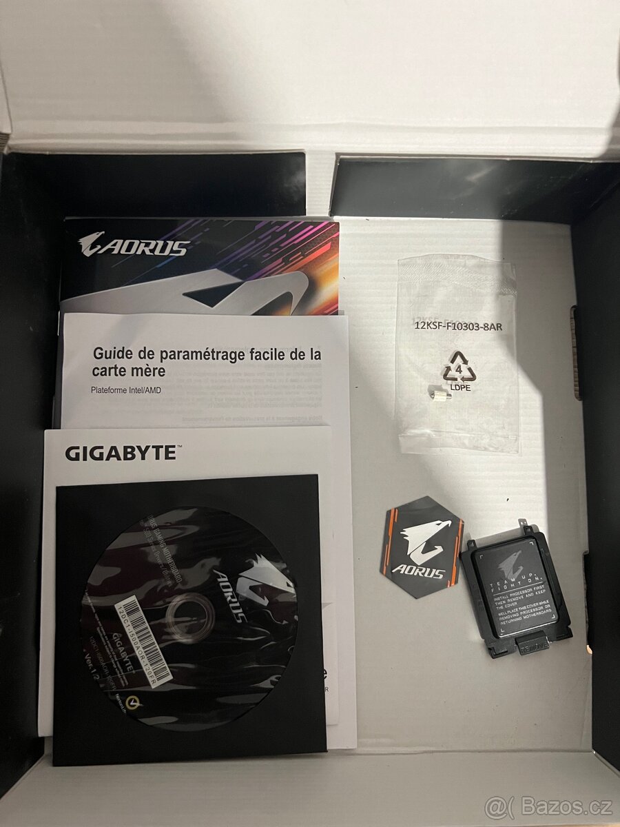 Základní deska s procesorem a chladičem - 9