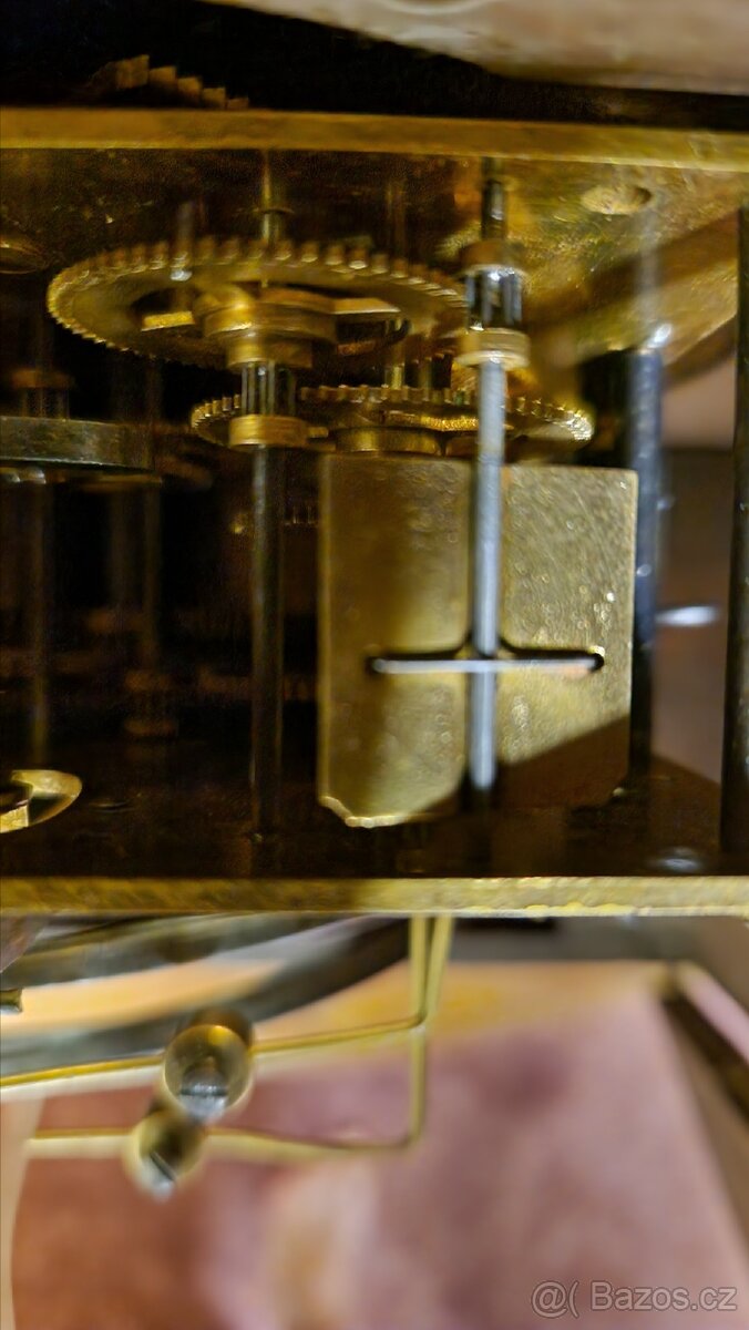 KRBOVÉ HODINY,JUNGHANS TOP STAV - 9