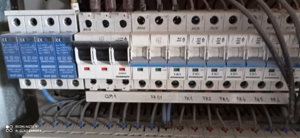 Prodám rozvaděč s vybavením - 9