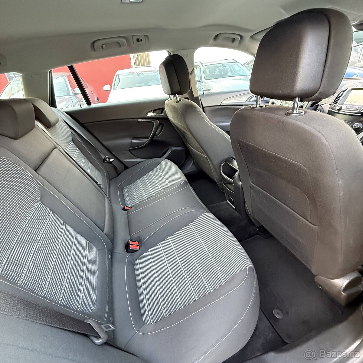 Opel Insignia • 1.6 CDTI • 100 kW • 2016 Cena: 149 000 Kč N - 9