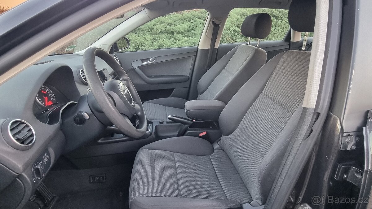 AUDI A3 SPORTBACK 1.6 BENZÍN - 9