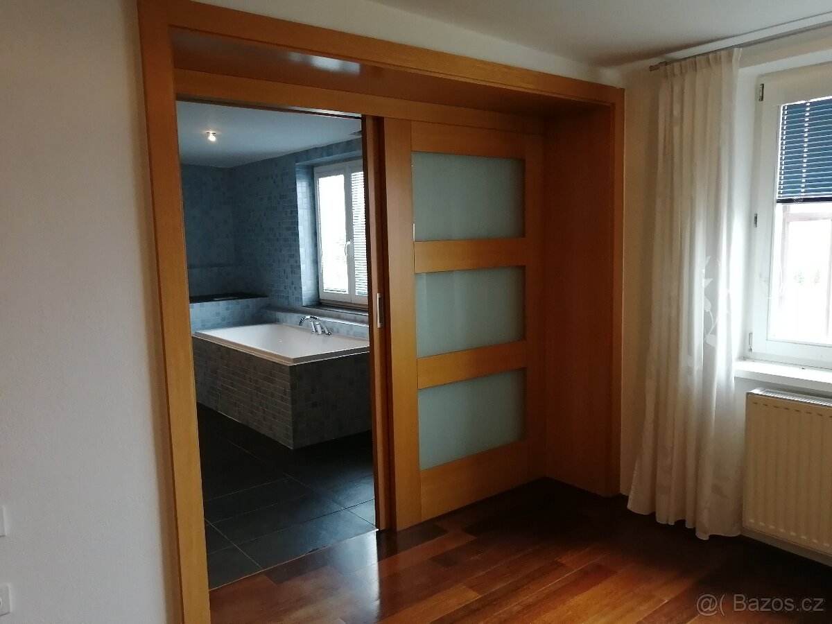 1x OBŘÍ posuvné dveře a 5x bezfalcové dveře - 9