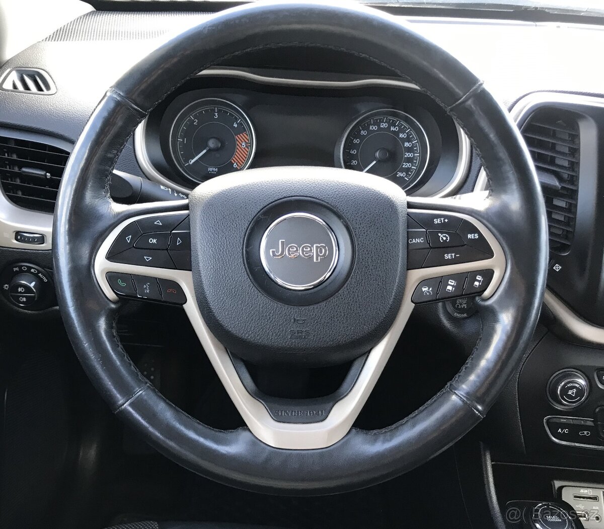 Jeep Cherokee 2,0 - 9