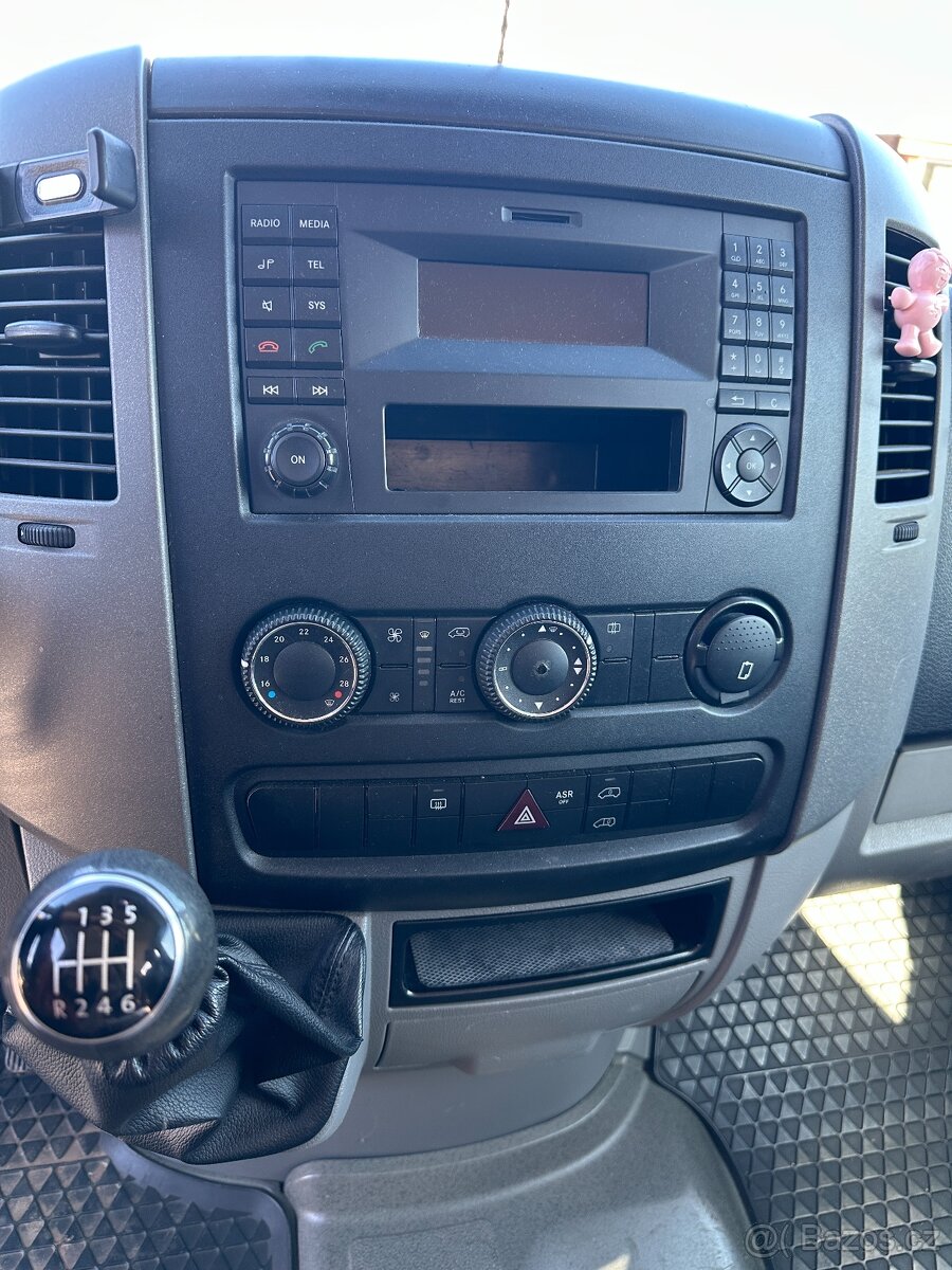 Obytná dodávka VW Crafter L2 - 9