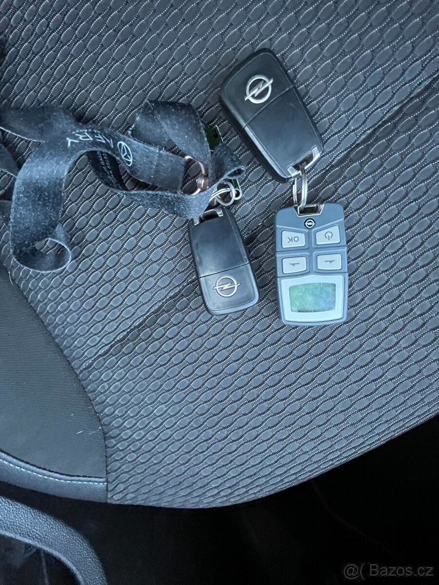 Opel Insignia sports tourer sw - 9