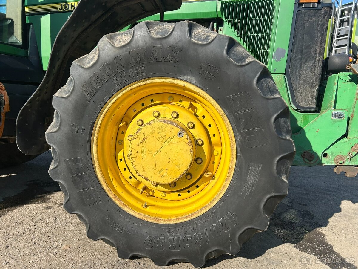 John Deere 8200 - 9