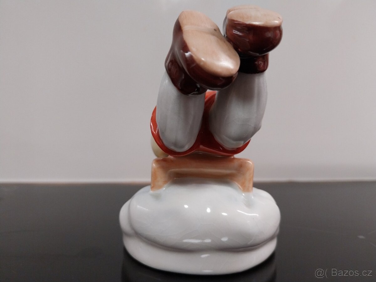 Chlapec na sáňkách - 9