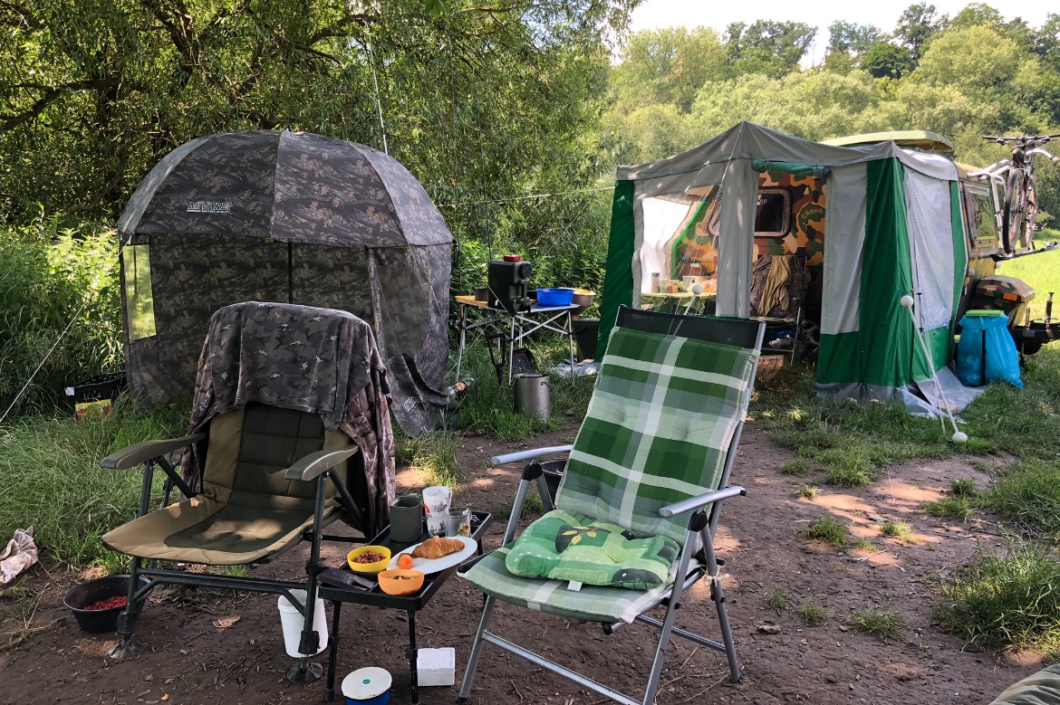 Karavan obytný do přírody na ryby + předstan - 9