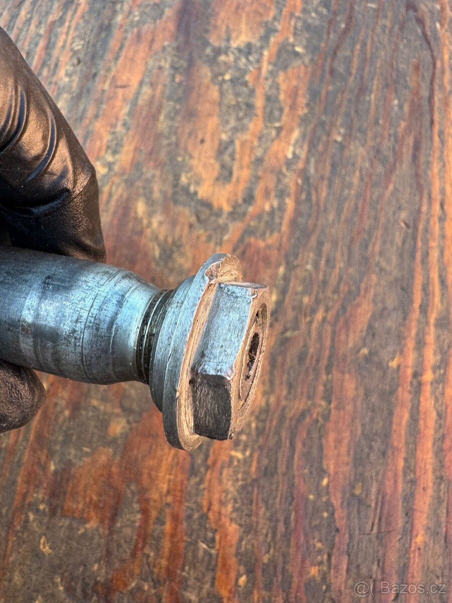 Čep osa předního kola přední vidlice zavěšení Yamaha YZF YZ - 9