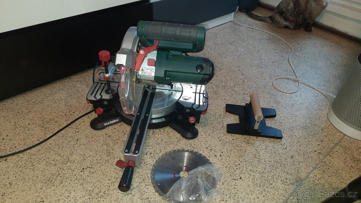 Pokosová pila Metabo KGS 216 M - 9