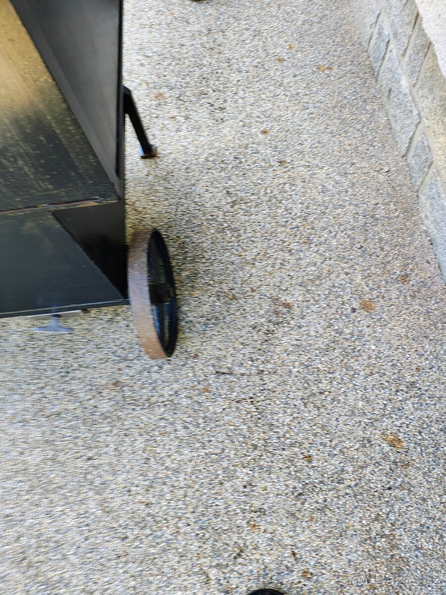 Udírna s grilem - 9