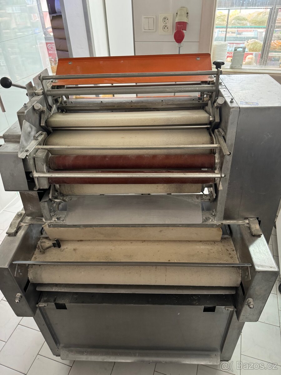Rohlíkovače na tvarování těst - 9