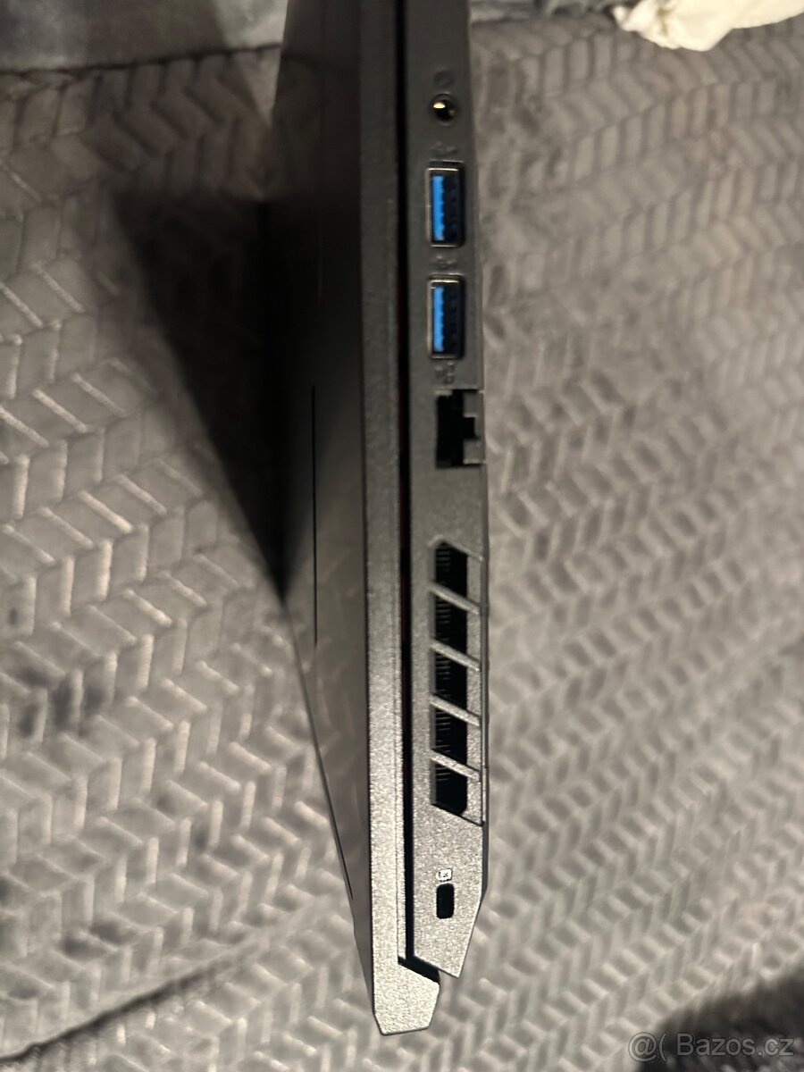 Herní notebook Acer Nitro V - 9