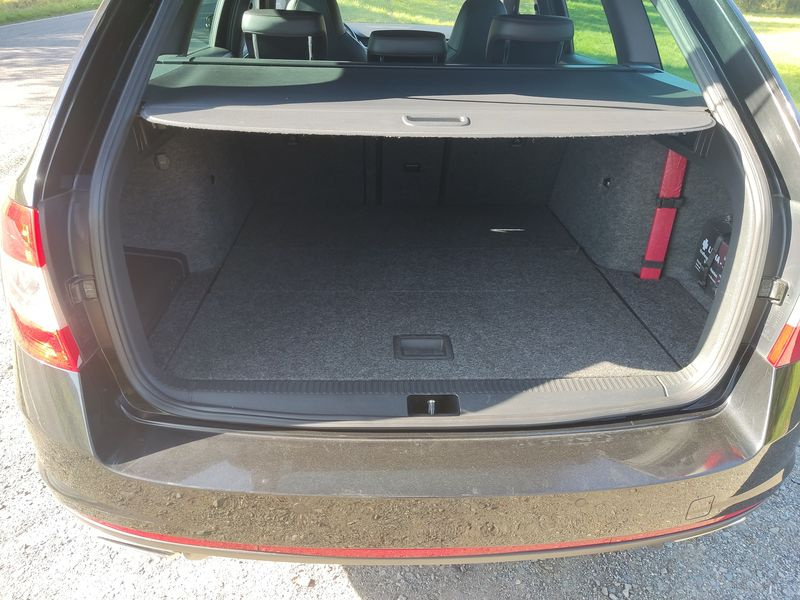 Škoda Octavia Combi 2,0 TDI 135kW RS - 9