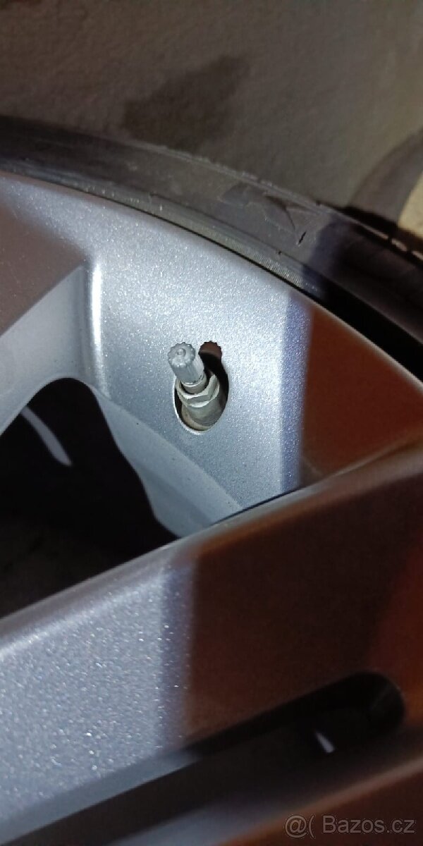 Originalní Supercharged Nevis Alu kola - 9