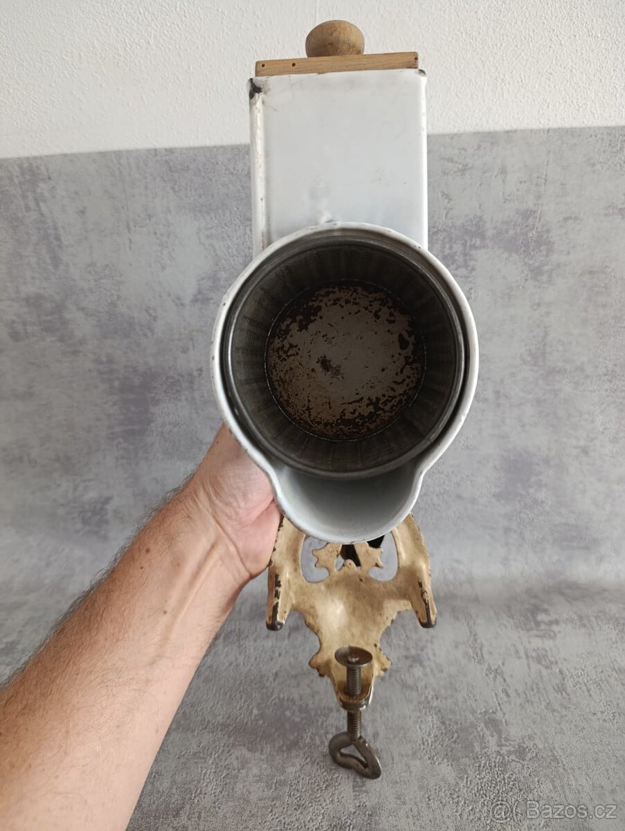 Starý krásný zdobený starožitný mlýnek na strouhanku JUGENDS - 9