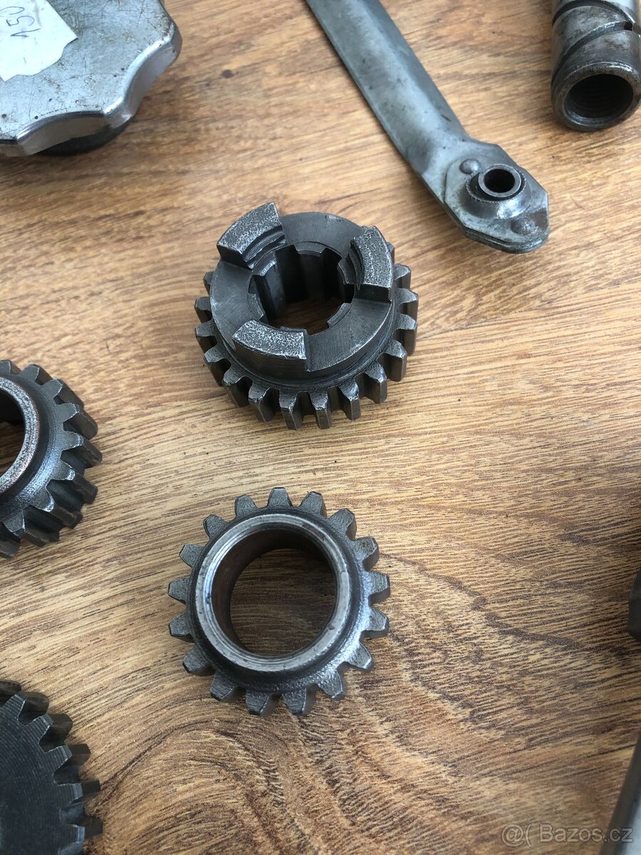 Prodám náhradní díly na motocykl ČZ 175 / 476 a čz 125/476 - 9