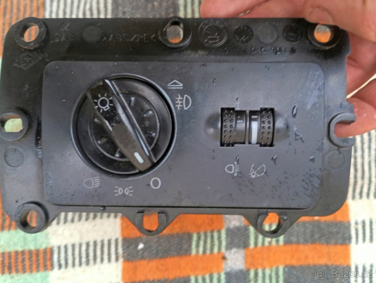 Prodám přepínač světel Fabia 1 - 9