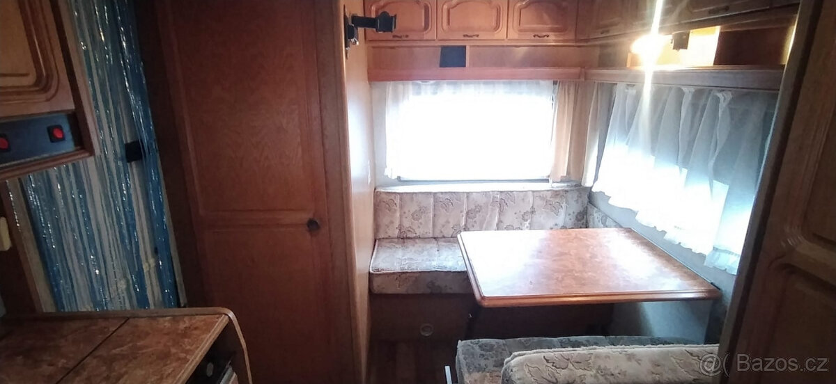 Cestovní karavan Buerstner Lux, ČR doklady, nová STK. - 9