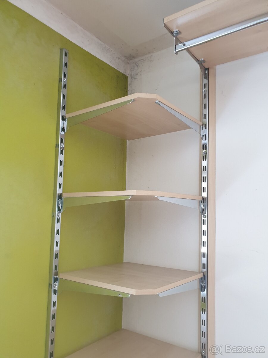 Vybavení prodejny (stojany, štendry, drátěné koše, ramínka) - 9