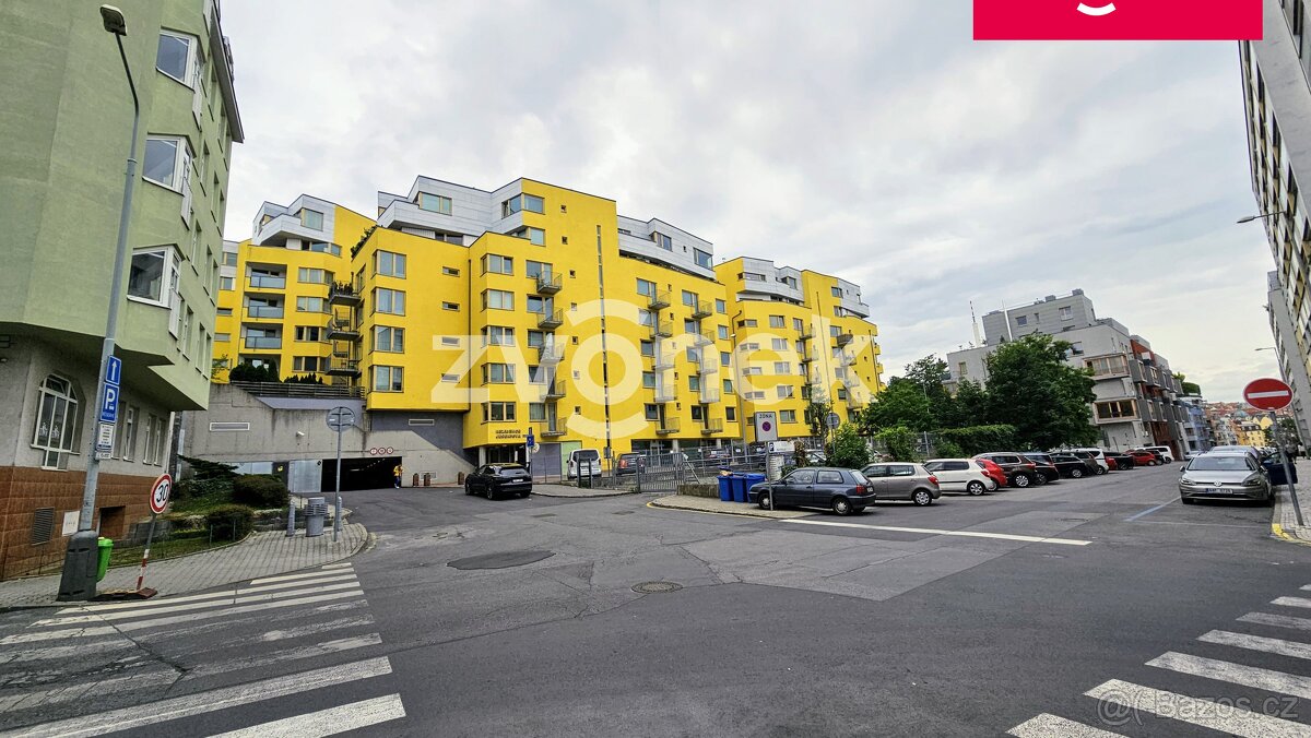 Prodej garážového stání ul. Jeseniova 50 - Žižkov - 9