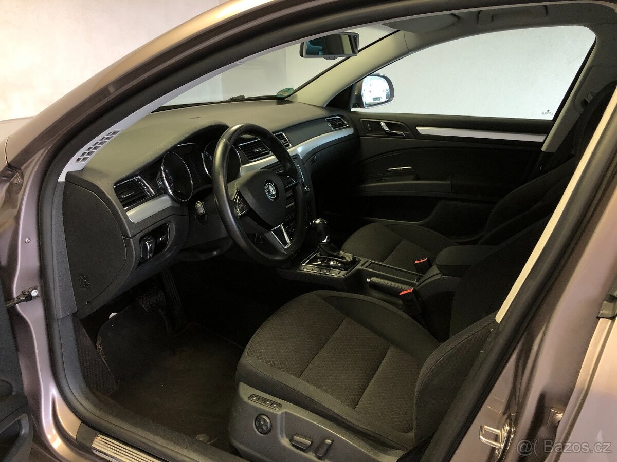 ŠKODA SUPERB COMBI 2.0TDI DSG - 9