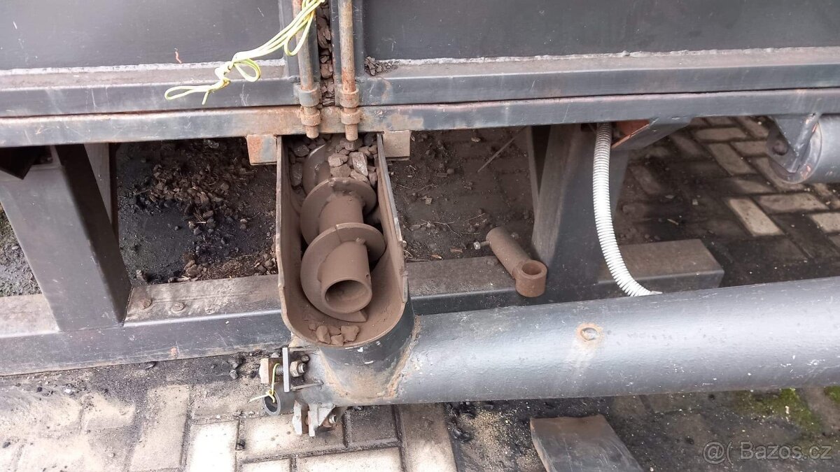 Zásobník na uhlí s podavačem - 9