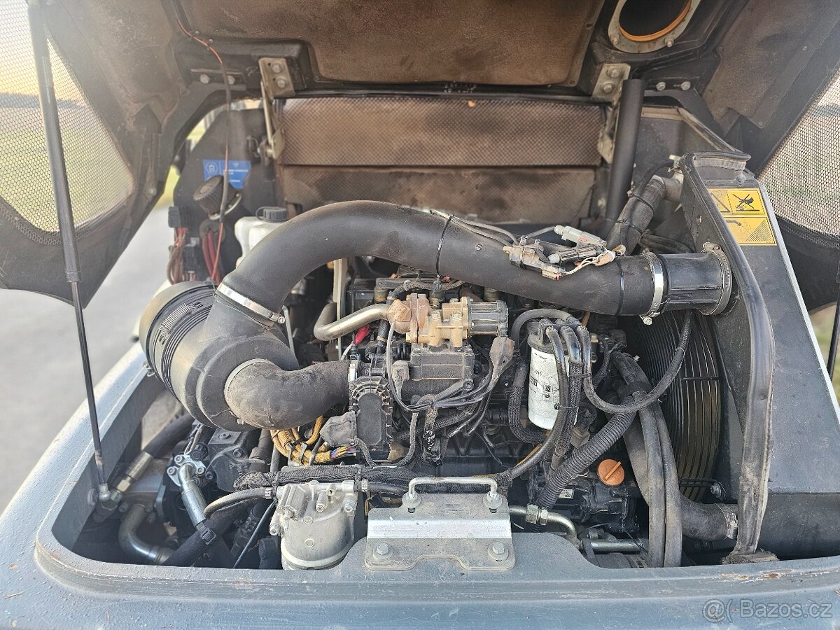 Prodám kolový nakladač Liebher L 506 C - 9