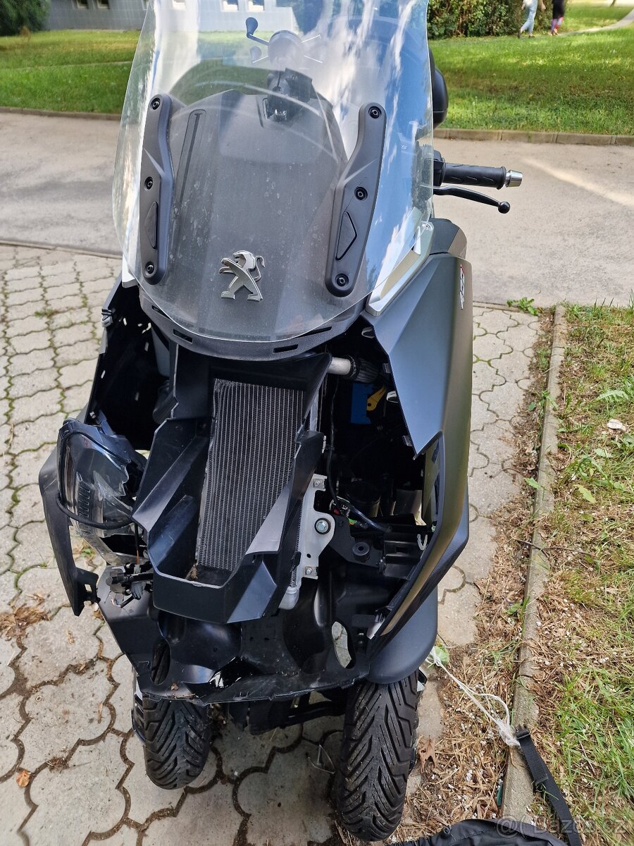 Peugeot Metropolis sw 400i - 9