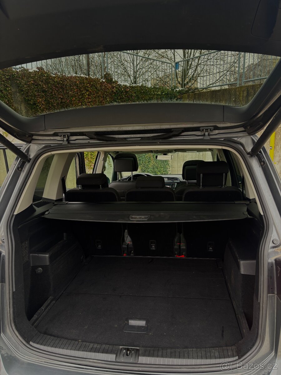 Volkswagen Touran 2.0 TDI, highline, plna histórie vyhřívaný - 9