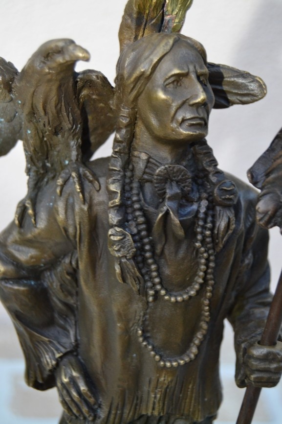 Bronzová socha - INDIÁN - INDIÁNSKÝ NÁČELNÍK - 9