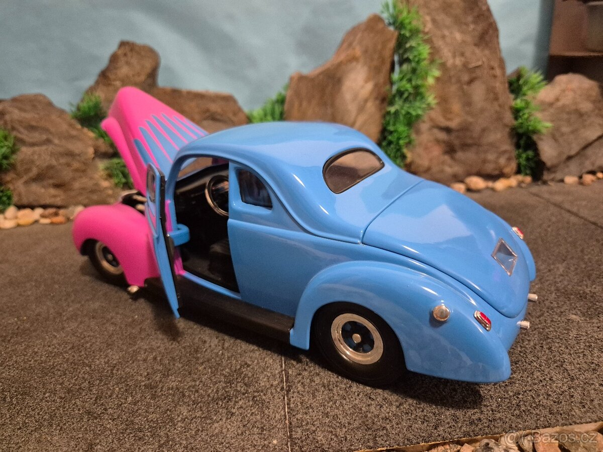 Prodám model 1:18 Ford Deluxe - 9