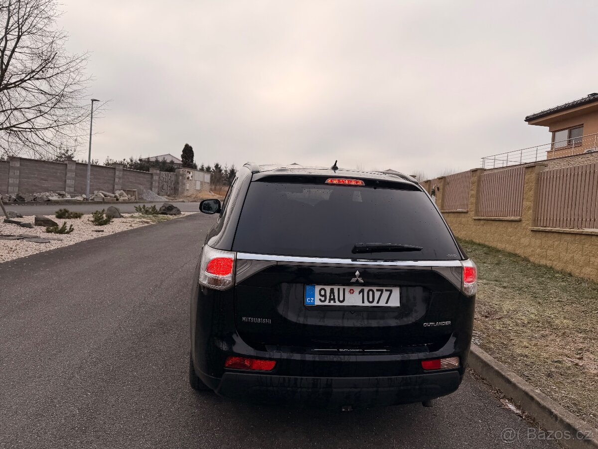Mitsubishi outlnader - 9