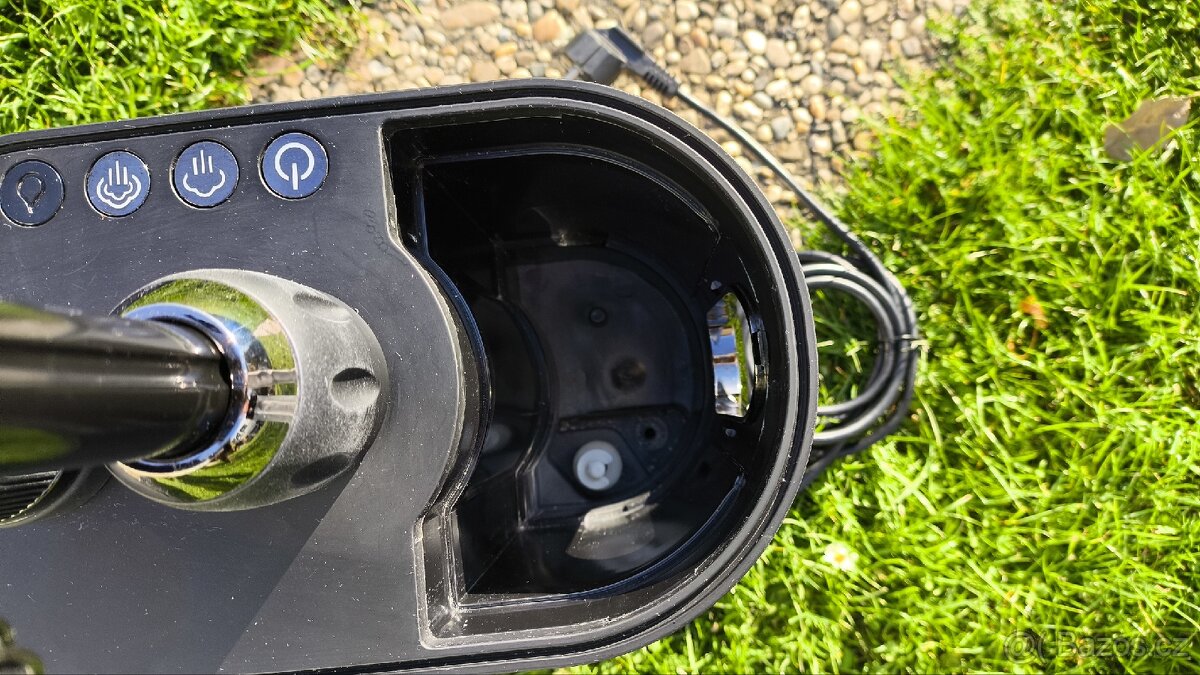 Napařovač oděvů SteamOne Stylis - 9