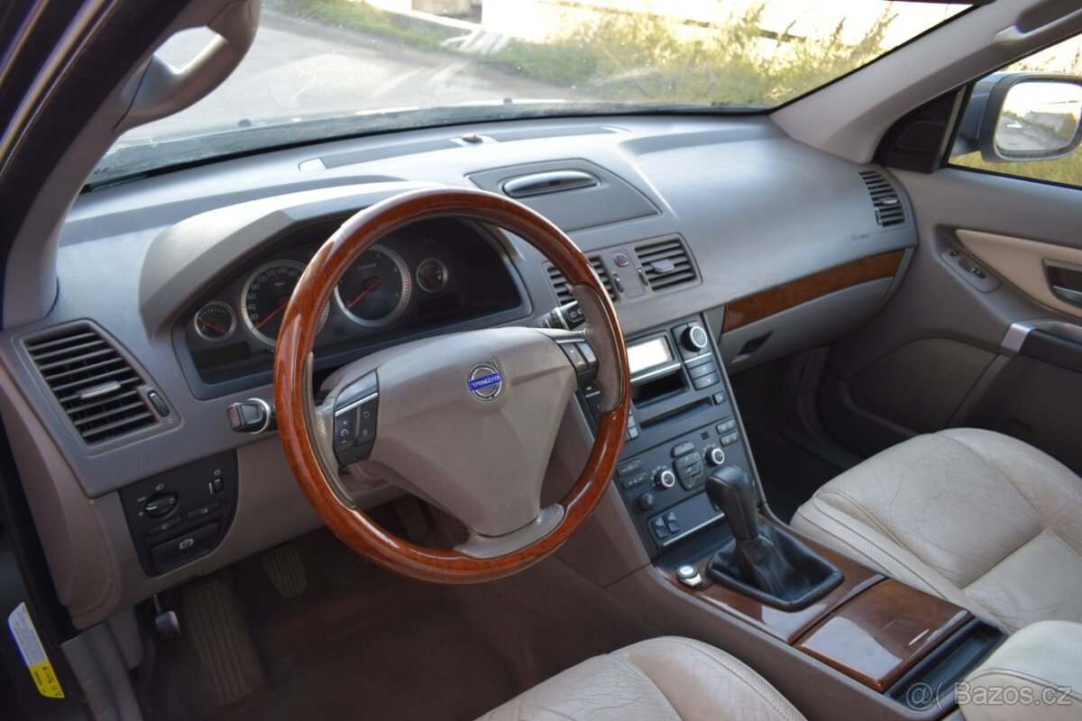 Volvo XC90 D5 2.4D 4X4/KŮŽE/MANUÁL/7MÍST/ - 9