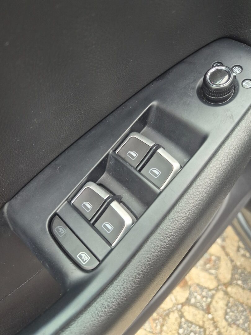 SADA VYPINACOV INTERIERU do DVERI AUDI A4 A5 Q5 - 9