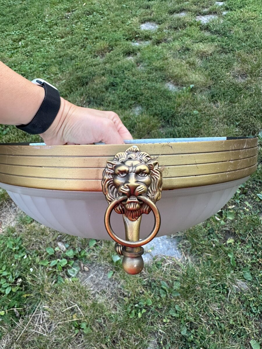 Krásně zdobený lustr a stropnice - 9