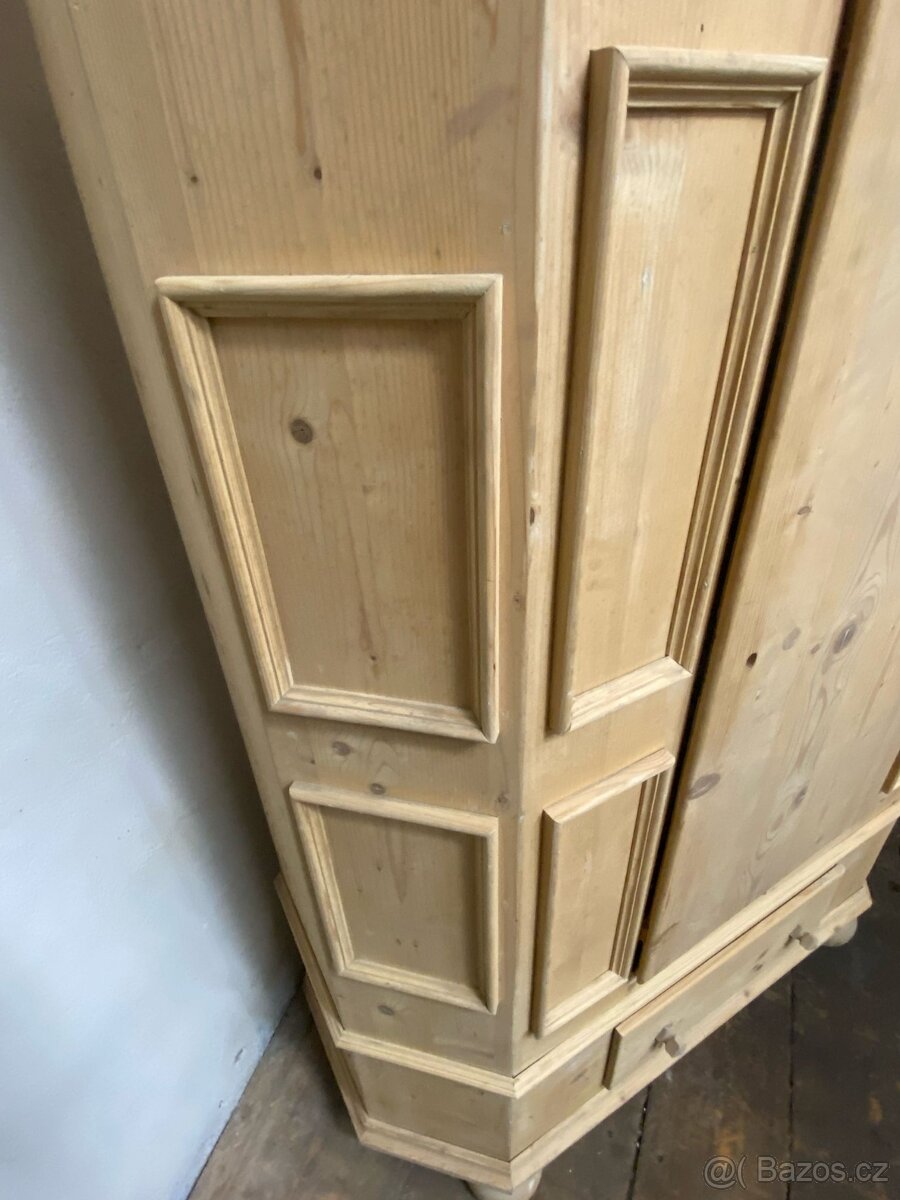 Smrková Barokní Skříň - 9