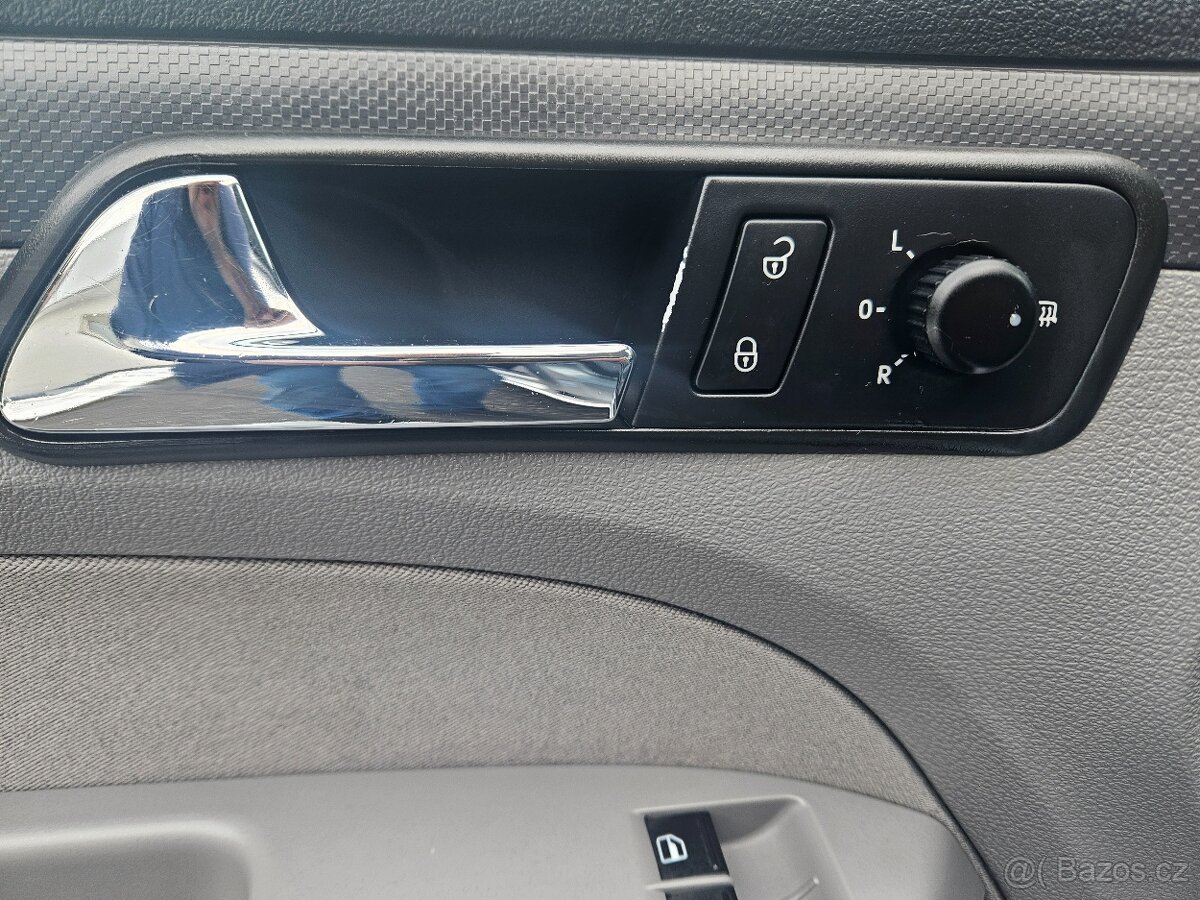 Volkswagen Caddy maxi 7 míst - 9