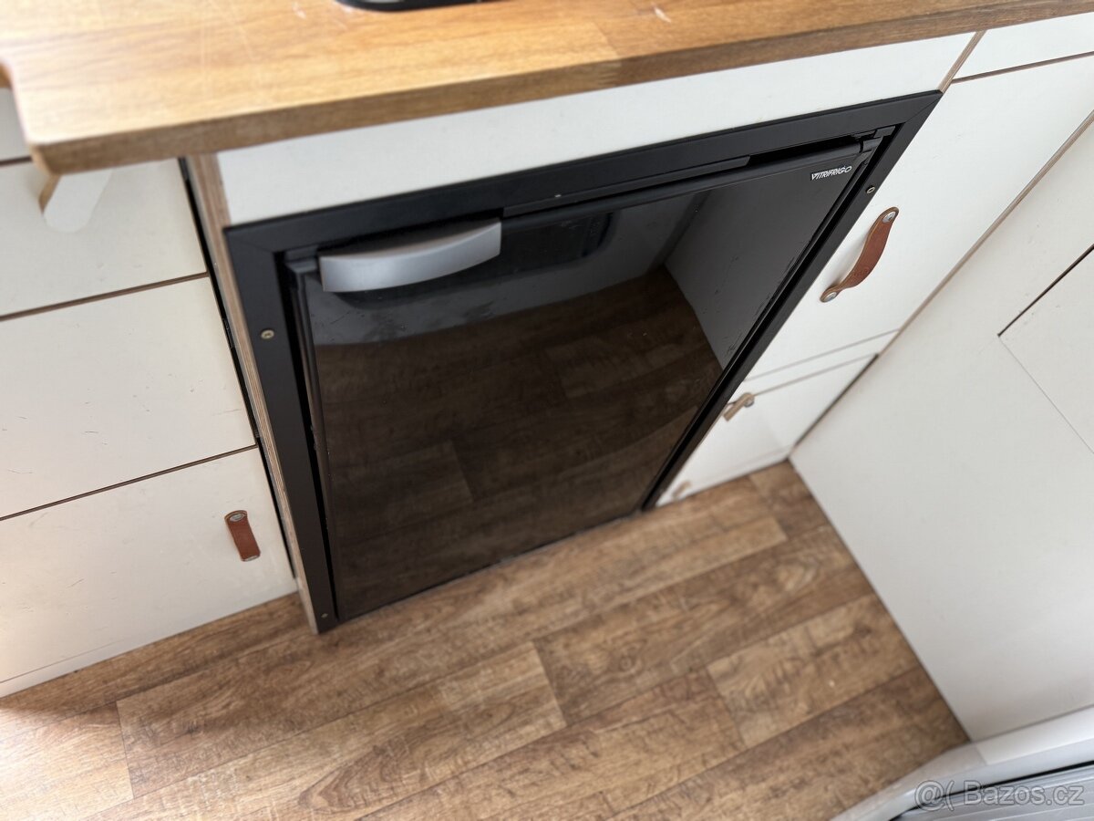 Obytný vůz - vestavba Ford Transit 2021, 6 míst, CZ - 9