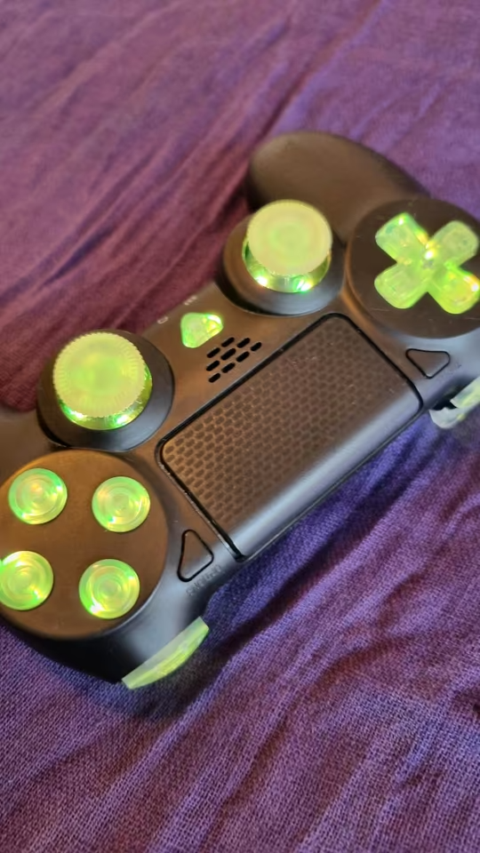 PLAYSTATION 4 + 28 HER - 9